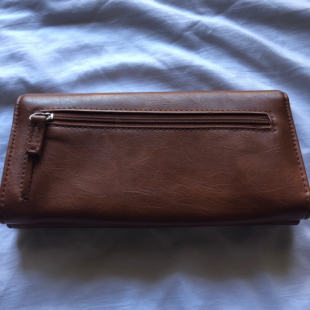 Kenneth Cole Reaction Wallet - Picture 2 of 4